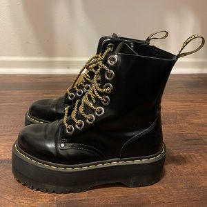 Platform Dr. Martins size 7